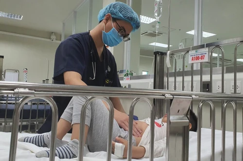 Ba trẻ nhỏ ở Hà Nội nhập viện do ăn phải bánh "sô cô la bay" chứa ma túy