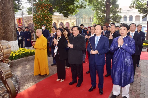 Lãnh đạo thành phố Hà Nội dâng hương khai xuân tại Hoàng thành Thăng Long