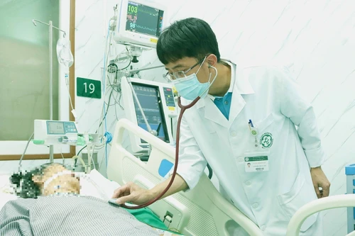 Bệnh viện Bạch Mai một đêm cấp cứu 6 ca đột quỵ ở người trẻ dưới 45 tuổi