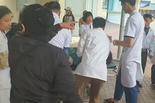 Hà Nội: Cấp cứu thành công sản phụ “đẻ rớt” con ngay tại nhà gửi xe bệnh viện