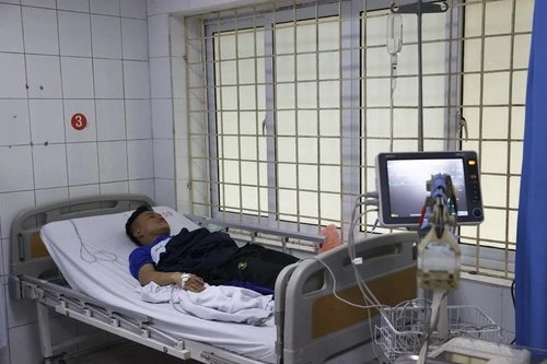 Cặp vợ chồng thoát chết trong vụ cháy ở Trung Kính: “Chúng tôi lấy vải thấm nước che miệng, mũi, được lực lượng cứu hộ đưa ra ngoài”