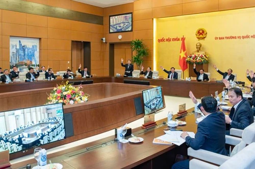 UBTVQH quyết định: Năm 2023 sẽ tiếp tục giảm thuế bảo vệ môi trường với xăng, dầu