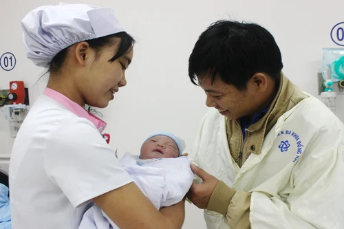 Bộ Y tế đề xuất hỗ trợ tiền cho phụ nữ sinh con thứ hai, tại địa phương có mức sinh thấp