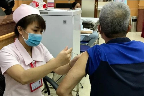 Bộ Y tế hướng dẫn mới về đối tượng tiêm vaccine Covid-19: Trường hợp nào cần tiêm mũi 4?