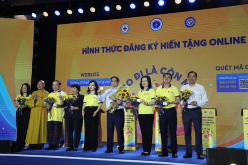 Thủ tướng Phạm Minh Chính cùng nhiều lãnh đạo đăng ký hiến tặng mô, tạng