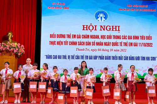 Hà Nội biểu dương 100 trẻ em gái chăm ngoan học giỏi, nỗ lực kéo giảm mất cân bằng giới tính