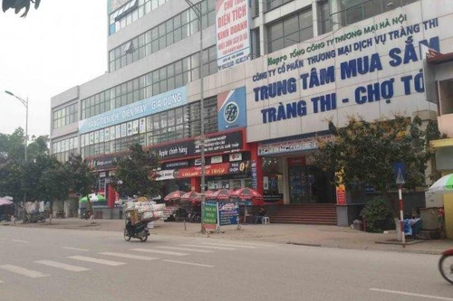 Hà Nội: Thêm một người bán rau ở Đông Anh bị lây Covid-19