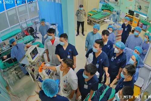 Đang khỏe mạnh nam thanh niên bất ngờ ngừng tim liên tiếp, phù phổi cấp sau nội soi phế quản