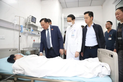 Bí thư Thành ủy Hà Nội thăm hỏi nạn nhân vụ cháy tại phố Hàng Lược