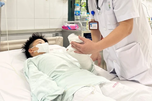 Chơi pháo tự chế, 3 thiếu niên bị chấn thương nặng phải nhập viện cấp cứu