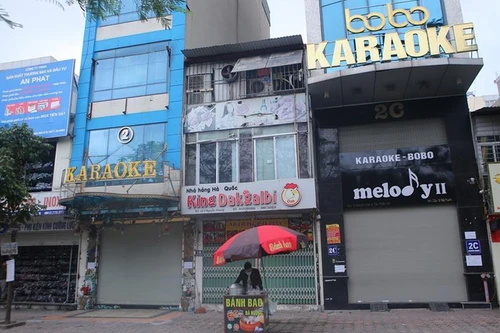 Bộ Y tế: Người đến quán karaoke, vũ trường phải tiêm vaccine đủ liều