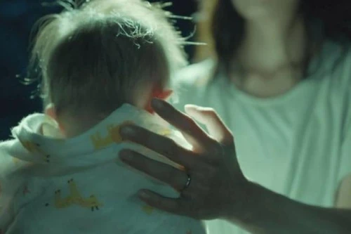 Trầm cảm sau sinh, người mẹ trẻ rạch bụng tự sát may mắn được cứu kịp thời