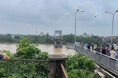 Sập cầu Phong Châu: Thủ tướng chỉ đạo Phó Thủ tướng và lãnh đạo 3 Bộ đến ngay hiện trường