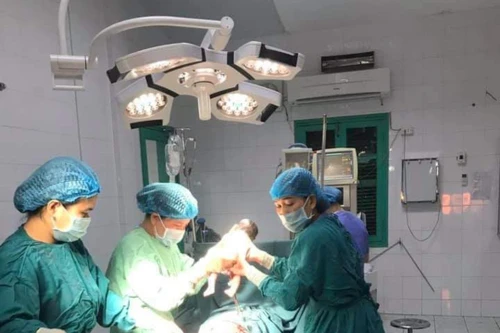 Mổ đẻ cấp cứu sản phụ mới… 11 tuổi đã sinh con