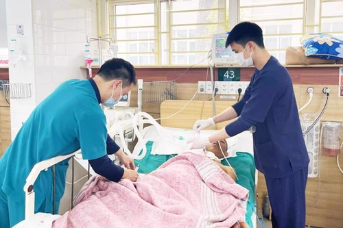 Truy xuất nguồn gốc vụ ngộ độc rượu ở Mê Linh – Hà Nội