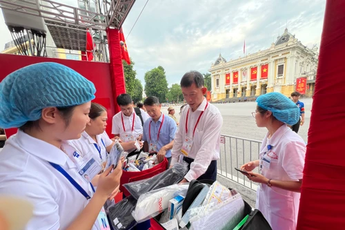 Hàng trăm chiến sĩ "áo trắng" túc trực ngày đêm tại các điểm sơ duyệt diễu binh, diễu hành