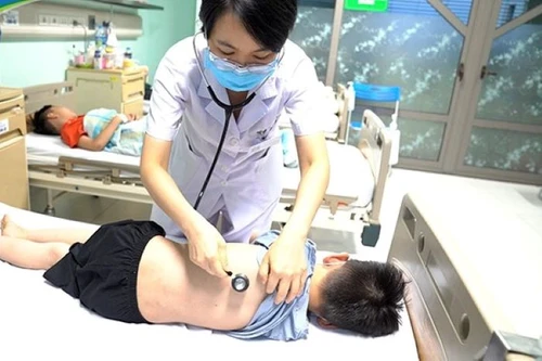 Trẻ viêm phổi do Mycoplasma nhập viện tăng cao, đa phần nhầm với cảm cúm