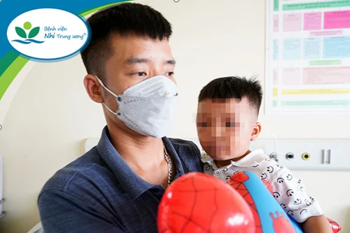 Bé trai 3 tuổi bị nhốt vào tủ cấp đông được ra viện, vẫn còn kích thích, lo sợ