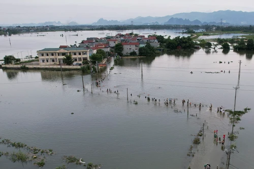 Nguy cơ ngộ độc thực phẩm, bùng phát dịch bệnh gia tăng ở các vùng ngập lụt, mưa bão