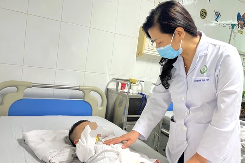 Từ nhỏ vẫn nghĩ là nữ nhưng tới khi lập gia đình mới biết mình là nam