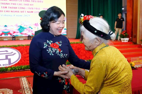 Bí thư Thành ủy Hà Nội gặp mặt các vị lão thành cách mạng, nguyên lãnh đạo thành phố 