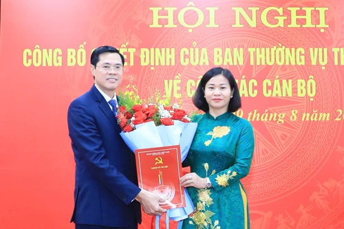 Ông Nguyễn Xuân Phong làm Phó Bí thư Huyện ủy Thanh Trì, được giới thiệu để bầu Chủ tịch huyện