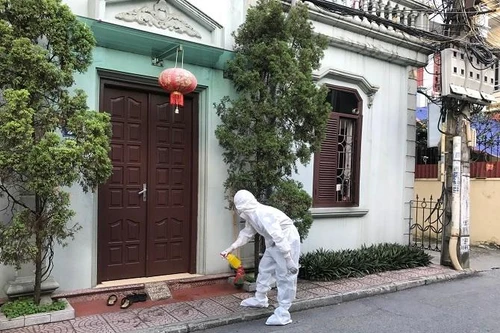 Đi công tác về, người đàn ông ở phố Bắc Cầu, quận Long Biên dương tính Covid-19