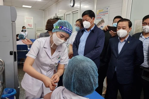 Gần 7.000 người Hà Nội đã tiêm vaccine Covid-19, 12 ca phản ứng nặng, 1 ca nghiêm trọng