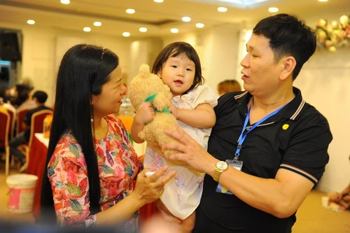 Hành trình "tìm con" đầy gian nan của nhiều ông chồng không có tinh trùng, tinh hoàn teo nhỏ