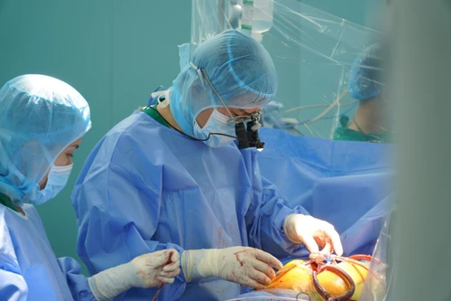 Huy động tài trợ trong đêm để mổ tim cấp cứu bệnh nhân người dân tộc Thái nguy kịch