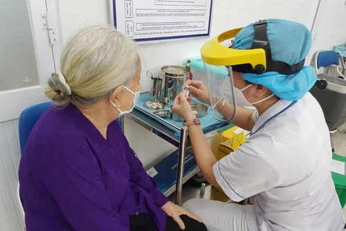 Vì sao nhiều địa phương yêu cầu người dân không tiêm vaccine Covid-19 phải ký cam kết?