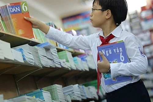 Chính phủ yêu cầu giảm giá sách giáo khoa, tuyển dụng đủ biên chế giáo viên