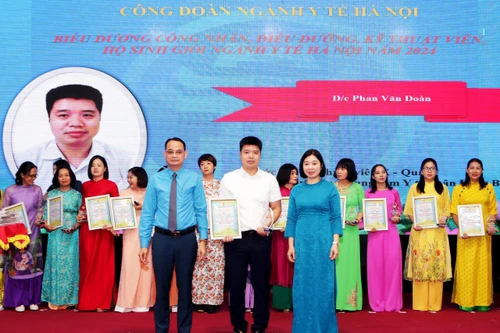Hà Nội biểu dương 182 cán bộ, nhân viên y tế giỏi 