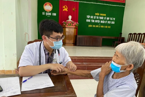 Bệnh viện Tim Hà Nội khám, phát thuốc miễn phí cho người dân xã nghèo ở Thừa Thiên Huế