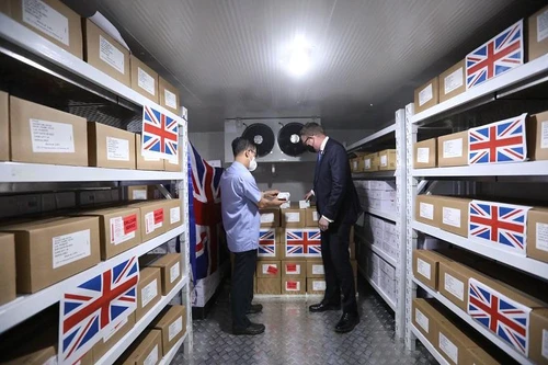 Mũi 1 tiêm AstraZeneca thì mũi 2 có thể tiêm Pfizer, nhưng vaccine của Sinopharm, Pfizer, Moderna thì 2 mũi phải cùng loại