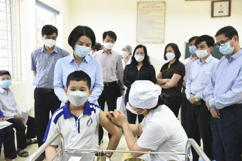 Hà Nội tăng 1.361 ca Covid-19, bắt đầu tiêm vaccine cho trẻ lớp 6 từ chiều nay