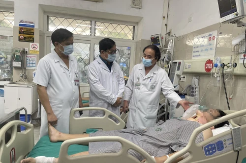 Vụ cháy chung cư mini: Còn 1 bệnh nhân đang rất nặng, người nhảy từ tầng 9 tiến triển khả quan