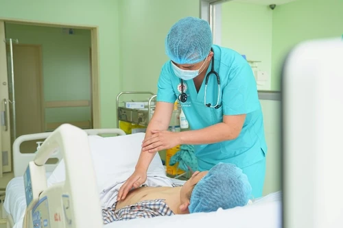 Chạy bộ 5km ngày nắng nóng, nam thanh niên 29 tuổi ở Hà Nội rơi vào hôn mê