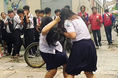 Nữ sinh cấp 2 có ý định tự tử vì bị nhóm bạn đánh hội đồng
