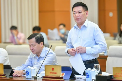 Đề xuất đánh giá lại việc sử dụng Quỹ bình ổn giá xăng dầu, nhà nước định giá sách giáo khoa