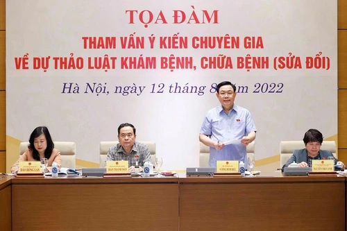 Chủ tịch Quốc hội: Cần luật hoá vấn đề tài chính y tế để y bác sĩ yên tâm làm chuyên môn