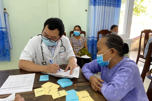 Số mắc Covid-19 giảm xuống dưới mốc 500 ca/ ngày, chỉ còn 17 ca nặng