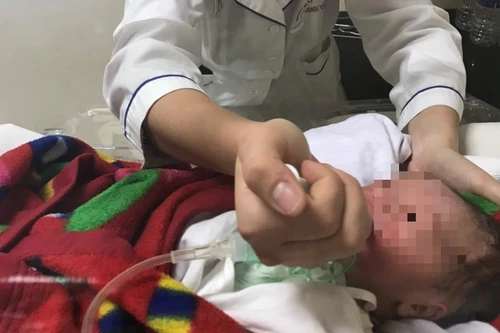 Cứu sống mẹ con sản phụ bị sản giật nặng, người mẹ mắc thalassemia đang phải truyền máu