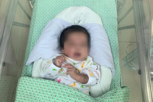 Bé sơ sinh bị vứt vào thùng rác của cơ sở nạo phá thai được cứu sống kỳ diệu
