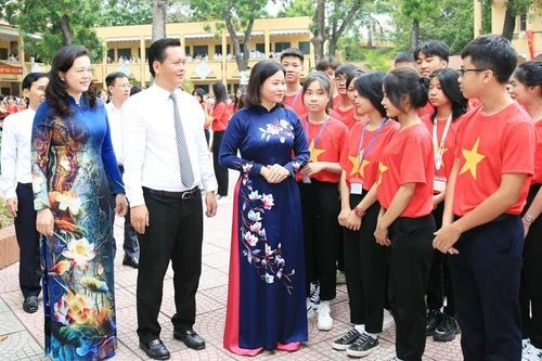 Lãnh đạo Hà Nội dự lễ khai giảng năm học mới tại các trường ở Đan Phượng, Ba Đình, Thanh Xuân...