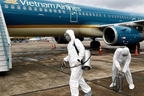 Phát hiện một người nghi mắc Covid-19 trên chuyến bay từ Nội Bài vào TP HCM 