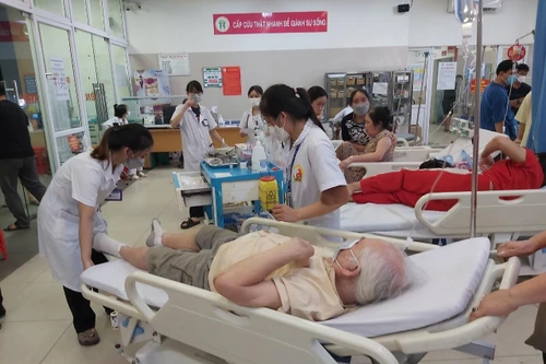 Số ca mắc cúm A ở Hà Nội bất ngờ tăng cao, nhiều người lớn, phụ nữ mang thai phải nhập viện