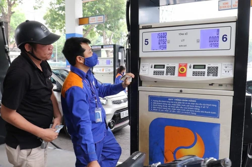 Thủ tướng chỉ đạo thực hiện nghiêm quy định xuất hóa đơn điện tử cho từng lần bán xăng, dầu