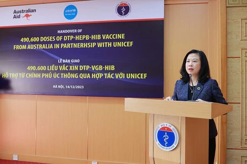 Bộ Y tế tiếp nhận gần 500.000 liều vaccine 5 trong 1 do Úc viện trợ, cuối tháng 12 sẽ tiêm