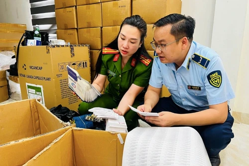 Thêm vụ 100 tấn thực phẩm chức năng, thiết bị y tế giả: Cục An toàn thực phẩm khuyến cáo gì?